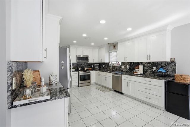 36372 Cecilia Drive, Sterling Heights, MI 48312