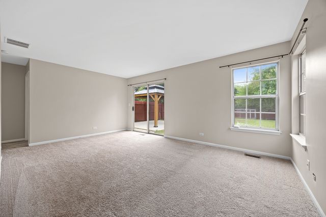74 Seton Creek Drive, Oswego, IL 60543