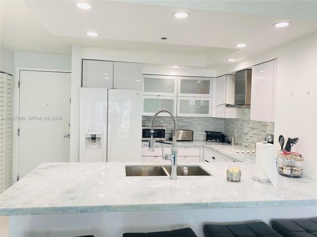 6917 Collins Ave 1205, Miami Beach, FL 33141