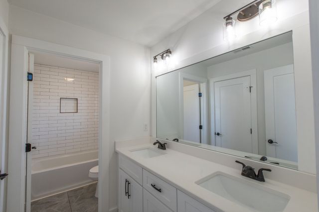 1713A Simpkins St, Nashville, TN 37208