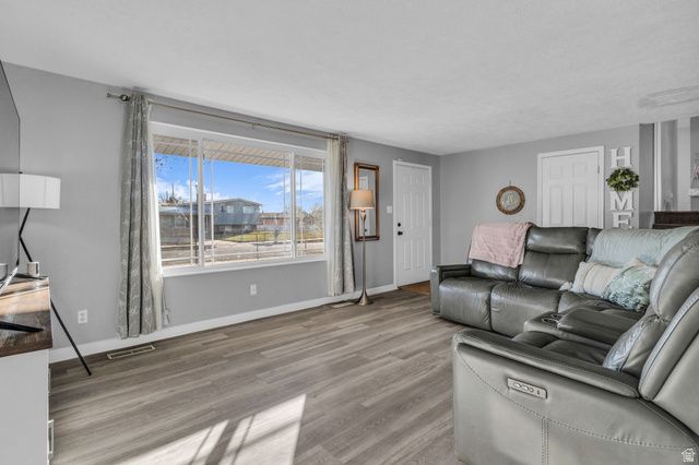 1992 W AFTON CIR, Layton, UT 84041