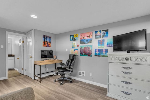 1992 W AFTON CIR, Layton, UT 84041