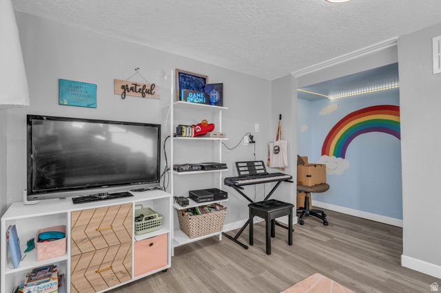 1992 W AFTON CIR, Layton, UT 84041