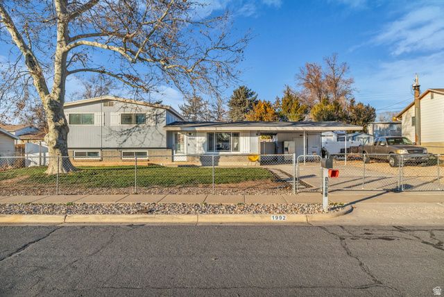 1992 W AFTON CIR, Layton, UT 84041