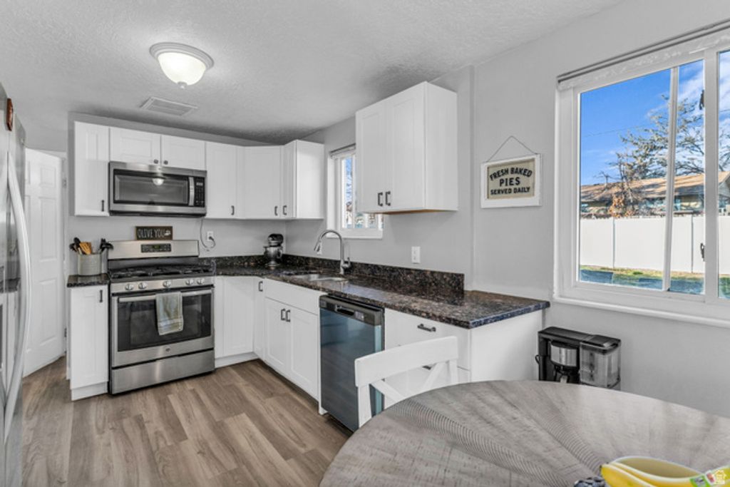 1992 W AFTON CIR, Layton, UT 84041