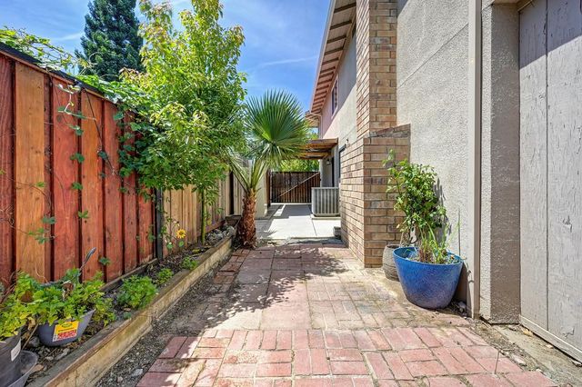 8250 Majestic Oak Way, Citrus Heights, CA 95610