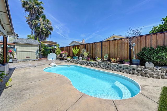 8250 Majestic Oak Way, Citrus Heights, CA 95610