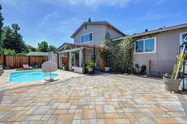 8250 Majestic Oak Way, Citrus Heights, CA 95610