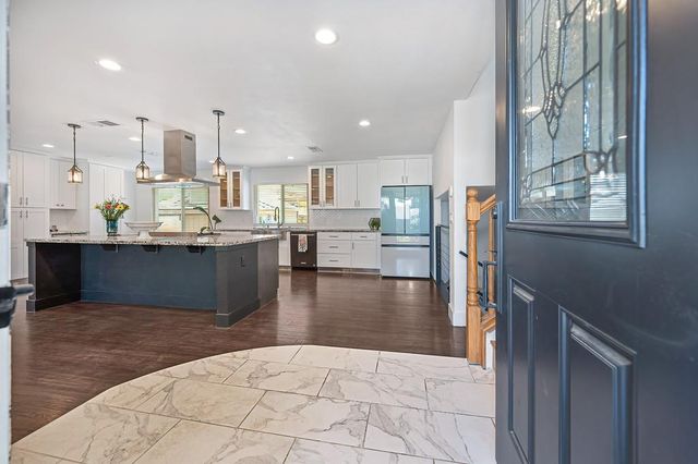 8250 Majestic Oak Way, Citrus Heights, CA 95610