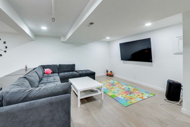 301 Didier Court, Buffalo Grove, IL 60089