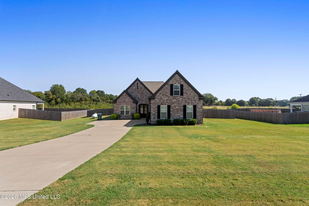 106 Ethelyn Smith Drive, Senatobia, MS 38668 — exterior