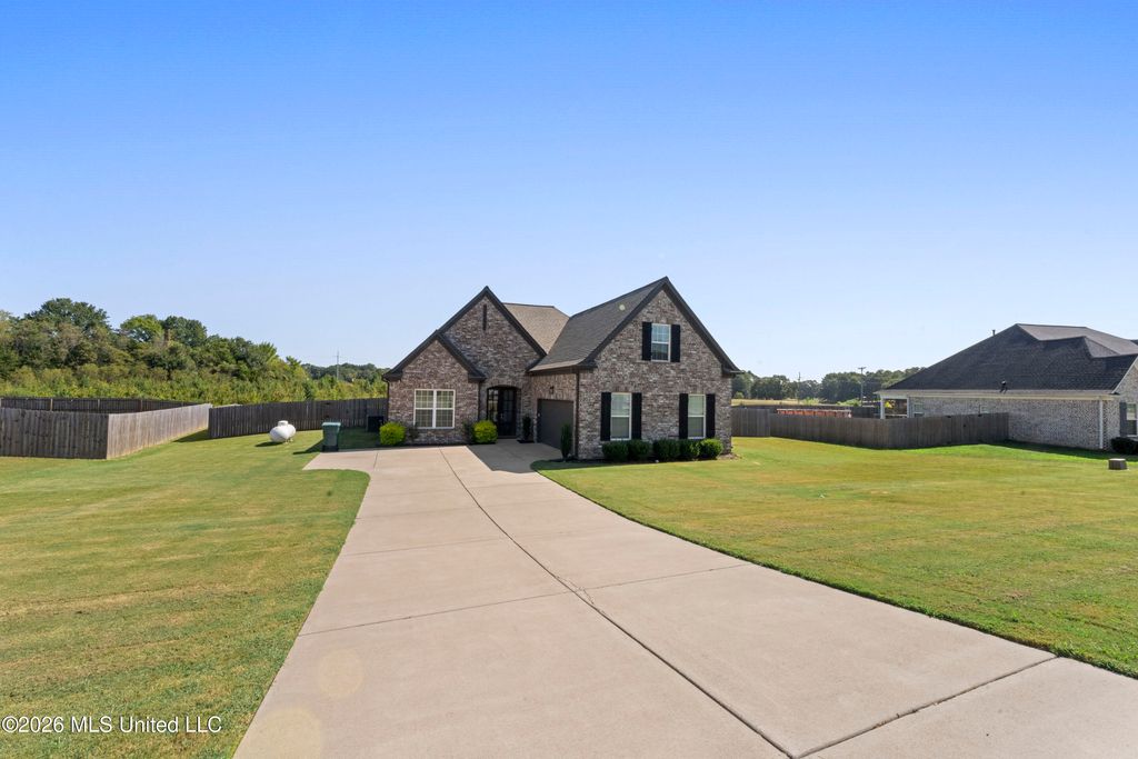 106 Ethelyn Smith Drive, Senatobia, MS 38668 — photo 2