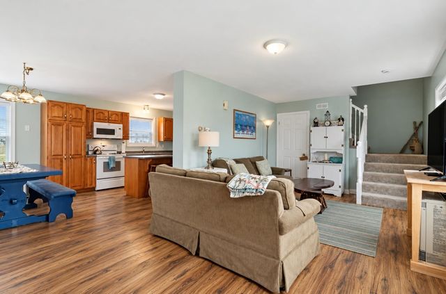 5 Chase Street, Hampton, NH 03842