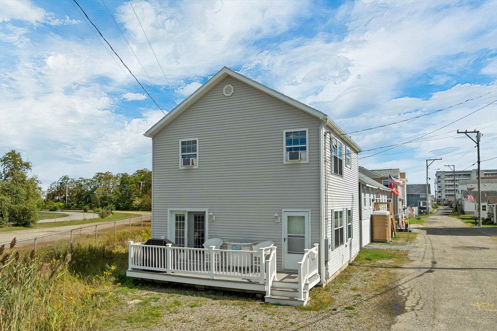 Image 1 of property listing at 5 Chase Street, Hampton, NH 03842
