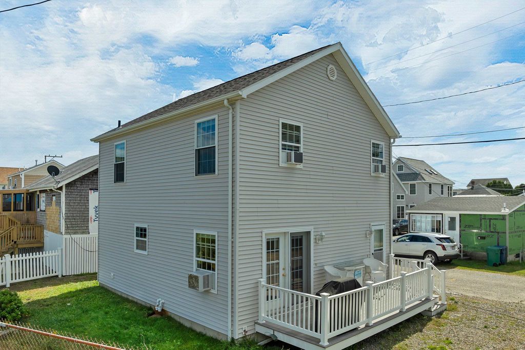 Image 2 of property listing at 5 Chase Street, Hampton, NH 03842