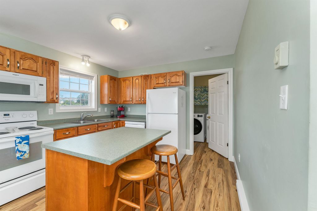 Image 11 of property listing at 5 Chase Street, Hampton, NH 03842