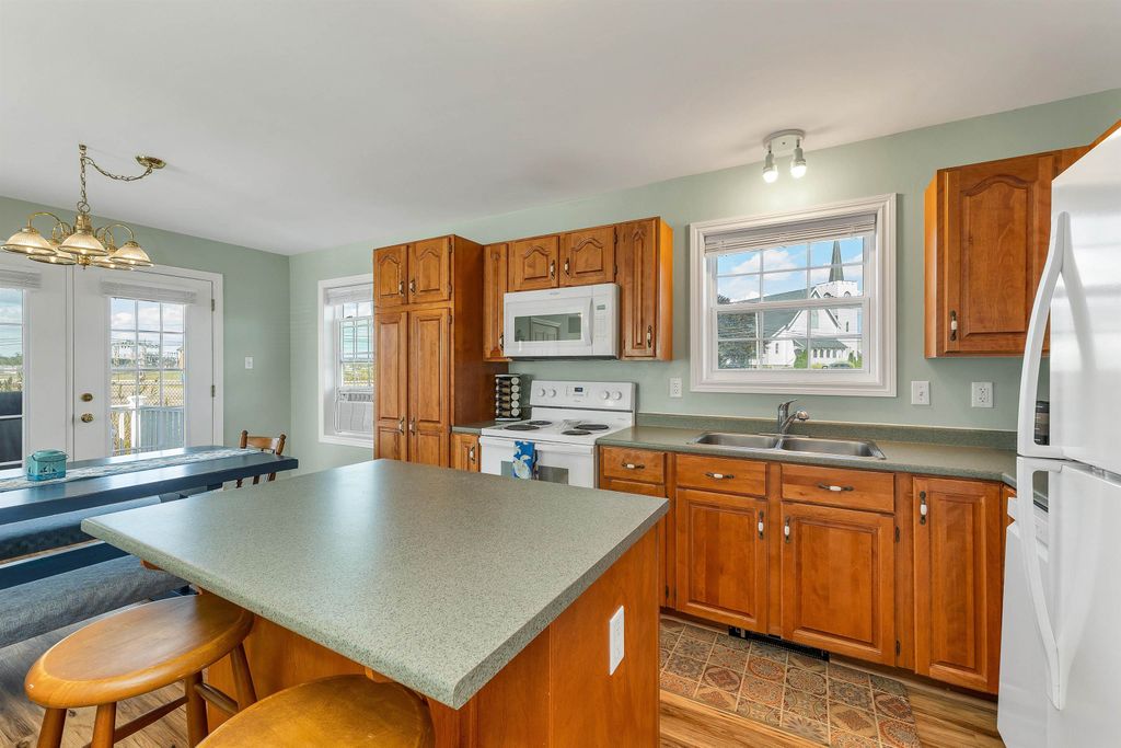 Image 12 of property listing at 5 Chase Street, Hampton, NH 03842