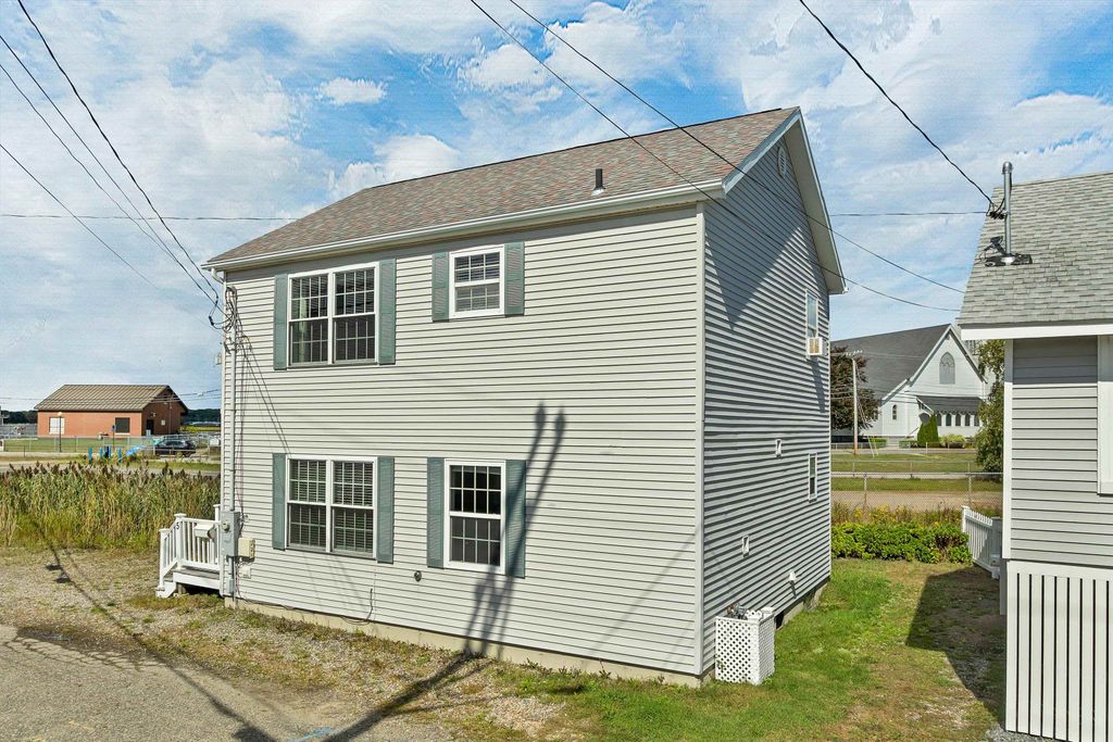 Image 3 of property listing at 5 Chase Street, Hampton, NH 03842