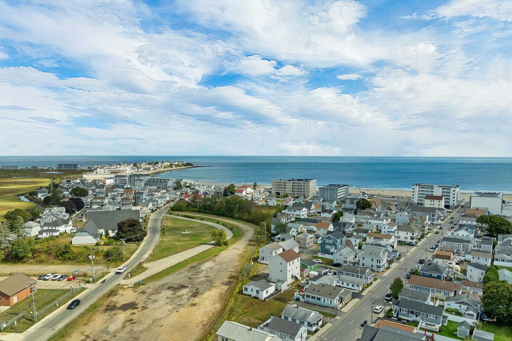 Image 4 of property listing at 5 Chase Street, Hampton, NH 03842