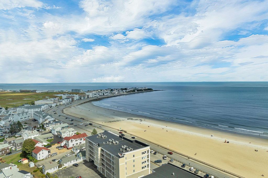 Image 5 of property listing at 5 Chase Street, Hampton, NH 03842