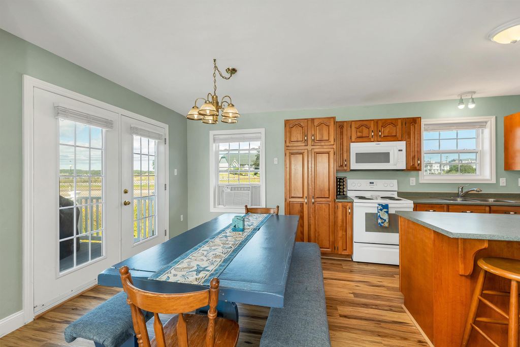 Image 7 of property listing at 5 Chase Street, Hampton, NH 03842