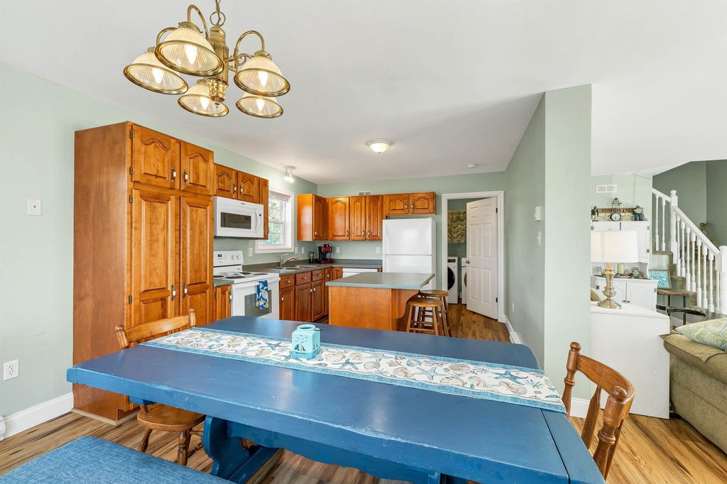 Image 8 of property listing at 5 Chase Street, Hampton, NH 03842