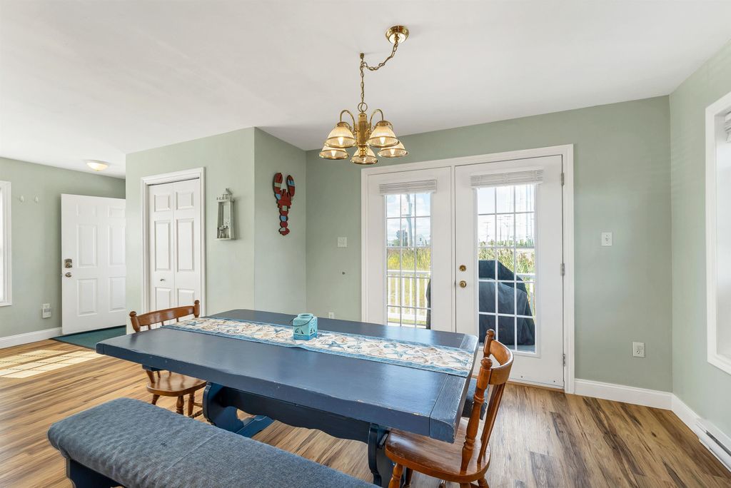 Image 10 of property listing at 5 Chase Street, Hampton, NH 03842