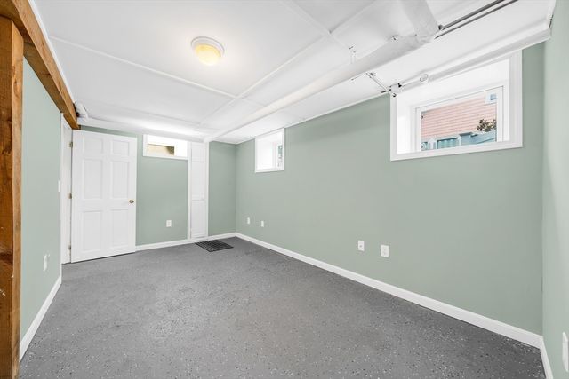 21 Leroy Ave, Haverhill, MA 01835