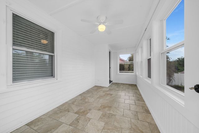 21 Leroy Ave, Haverhill, MA 01835