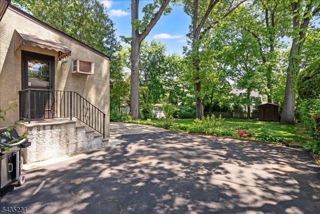 525 S Maple Ave, Glen Rock Boro, NJ 07452
