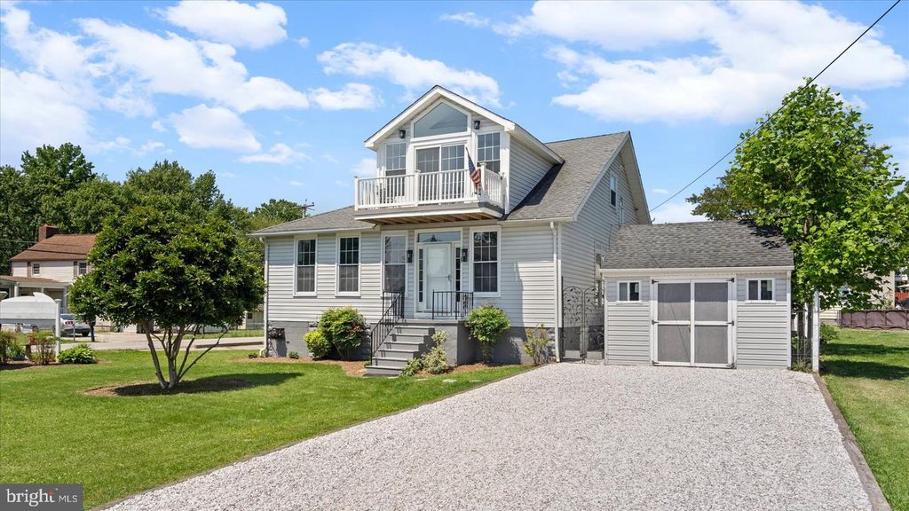Image 1 of property listing at 646 ROCKAWAY BEACH AVE, Baltimore, MD 21221