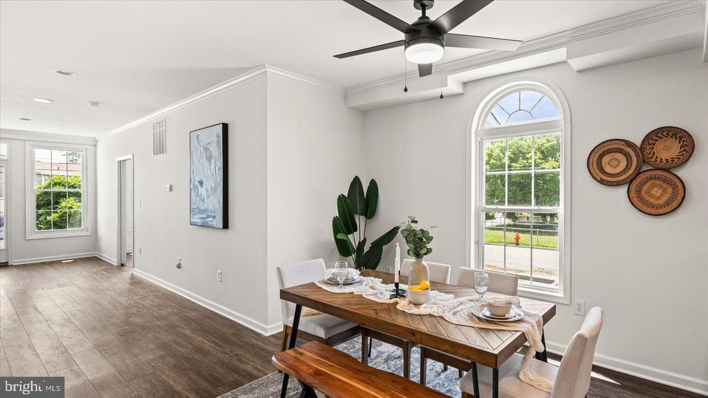 Image 11 of property listing at 646 ROCKAWAY BEACH AVE, Baltimore, MD 21221