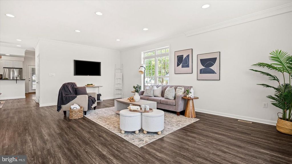 Image 15 of property listing at 646 ROCKAWAY BEACH AVE, Baltimore, MD 21221