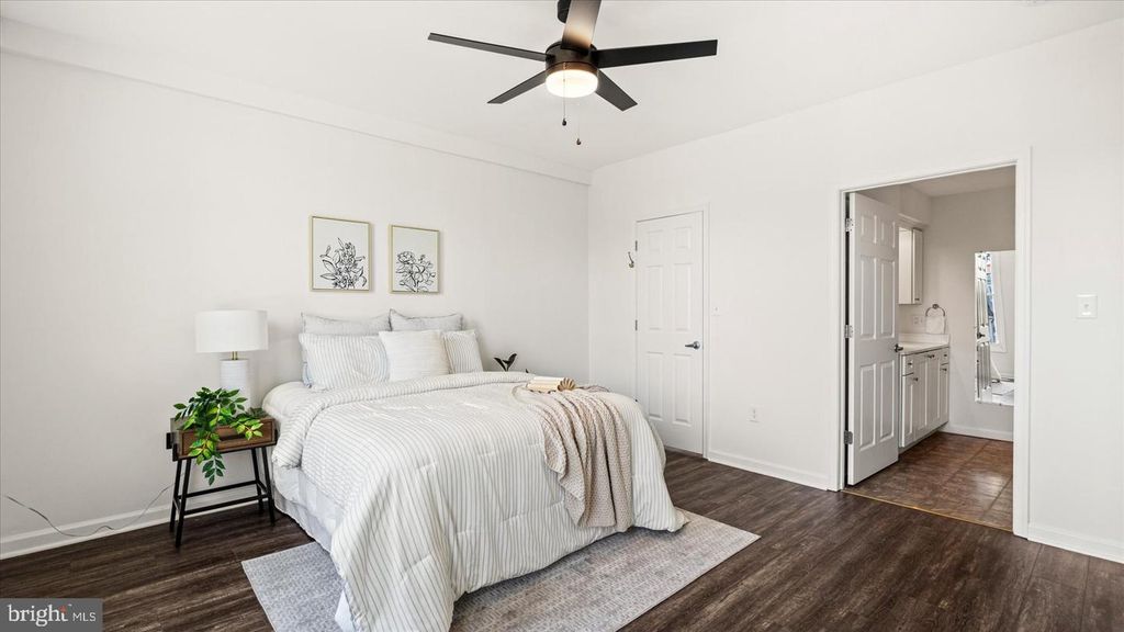 Image 18 of property listing at 646 ROCKAWAY BEACH AVE, Baltimore, MD 21221