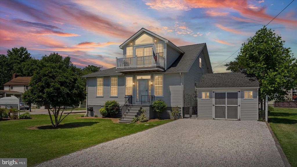 Image 2 of property listing at 646 ROCKAWAY BEACH AVE, Baltimore, MD 21221