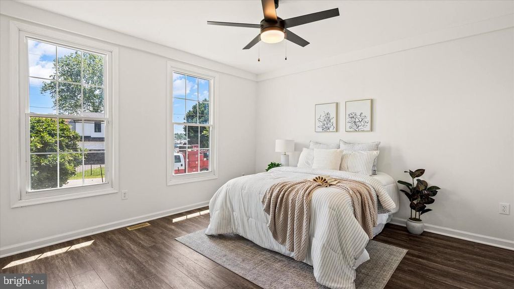 Image 19 of property listing at 646 ROCKAWAY BEACH AVE, Baltimore, MD 21221