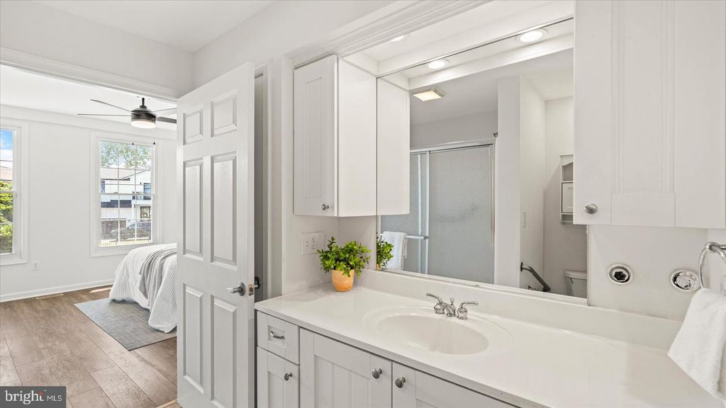 Image 20 of property listing at 646 ROCKAWAY BEACH AVE, Baltimore, MD 21221