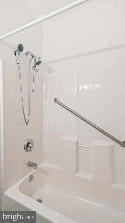 Image 24 of property listing at 646 ROCKAWAY BEACH AVE, Baltimore, MD 21221