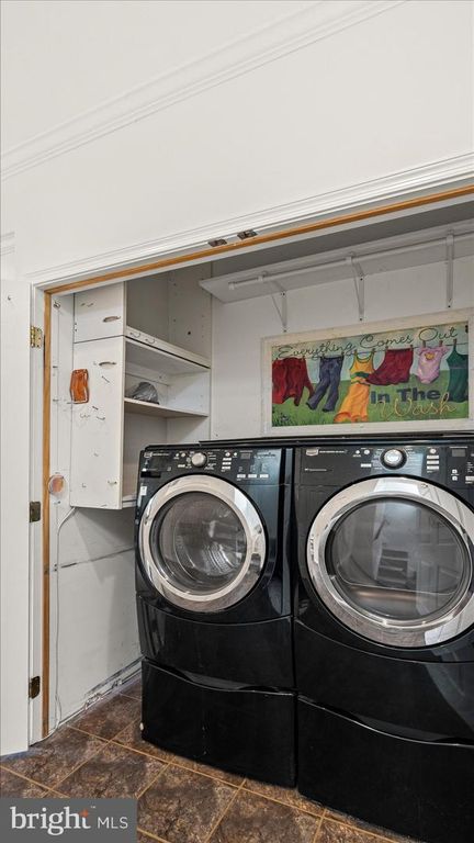 Image 25 of property listing at 646 ROCKAWAY BEACH AVE, Baltimore, MD 21221