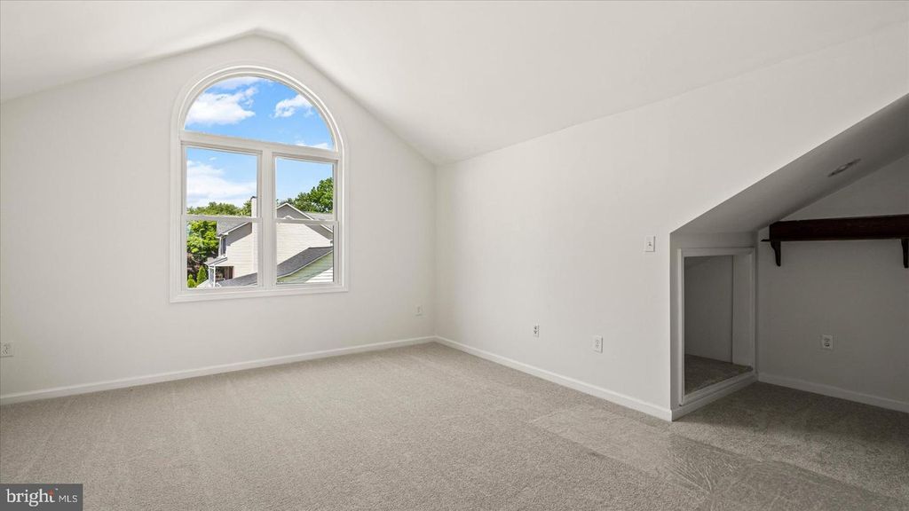 Image 26 of property listing at 646 ROCKAWAY BEACH AVE, Baltimore, MD 21221