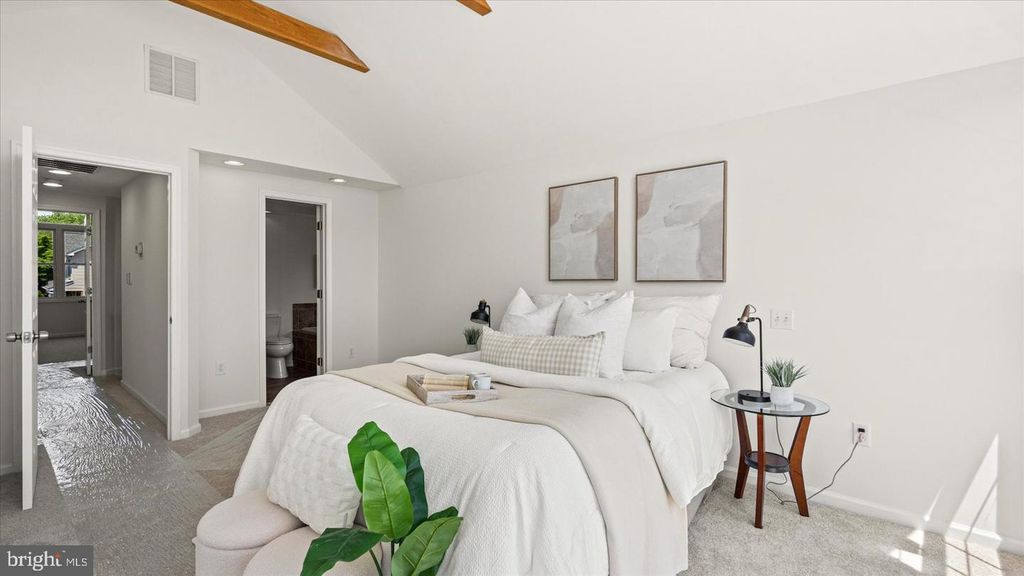Image 31 of property listing at 646 ROCKAWAY BEACH AVE, Baltimore, MD 21221