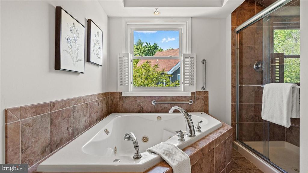 Image 32 of property listing at 646 ROCKAWAY BEACH AVE, Baltimore, MD 21221