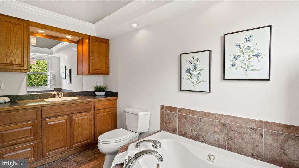 Image 33 of property listing at 646 ROCKAWAY BEACH AVE, Baltimore, MD 21221