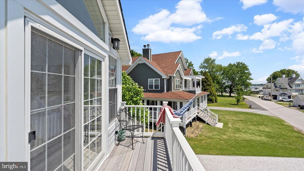 Image 34 of property listing at 646 ROCKAWAY BEACH AVE, Baltimore, MD 21221