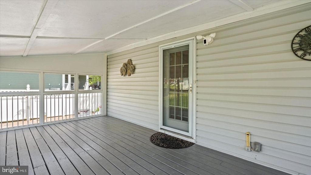 Image 37 of property listing at 646 ROCKAWAY BEACH AVE, Baltimore, MD 21221