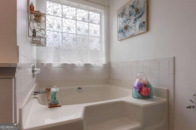 4280 Rosenelfe Way, Loganville, GA 30052