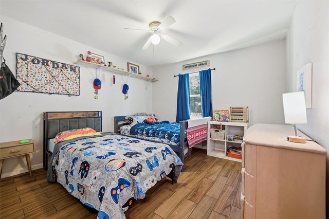 562 W Ferndale Lane, Grand Prairie, TX 75052