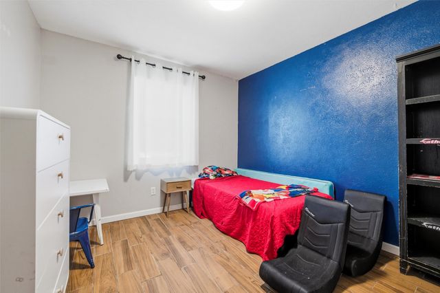 562 W Ferndale Lane, Grand Prairie, TX 75052