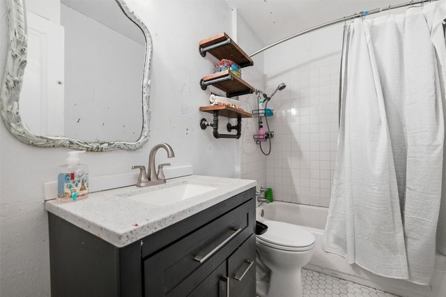 562 W Ferndale Lane, Grand Prairie, TX 75052