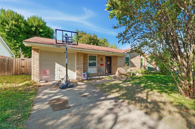 562 W Ferndale Lane, Grand Prairie, TX 75052